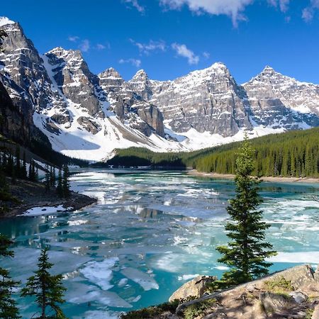 Spectacular Mountain View Corner Unit Pool Hot Tub Park Pass Apartamento Canmore Exterior foto
