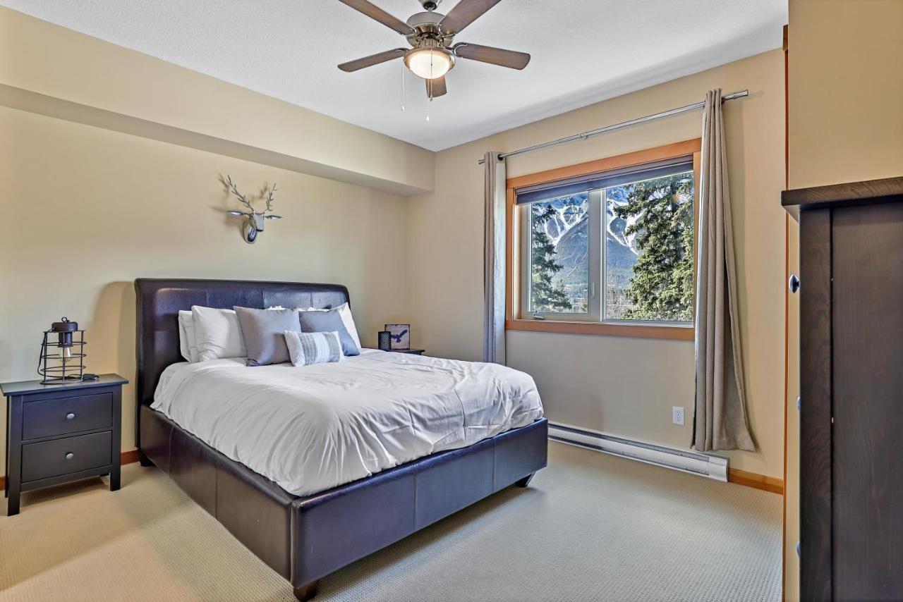 Spectacular Mountain View Corner Unit Pool Hot Tub Park Pass Apartamento Canmore Exterior foto