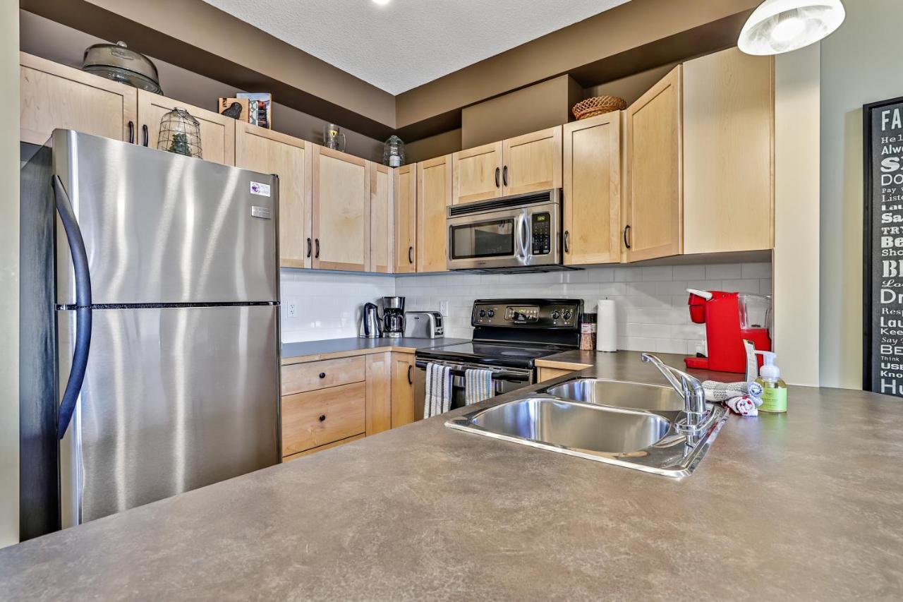 Spectacular Mountain View Corner Unit Pool Hot Tub Park Pass Apartamento Canmore Exterior foto