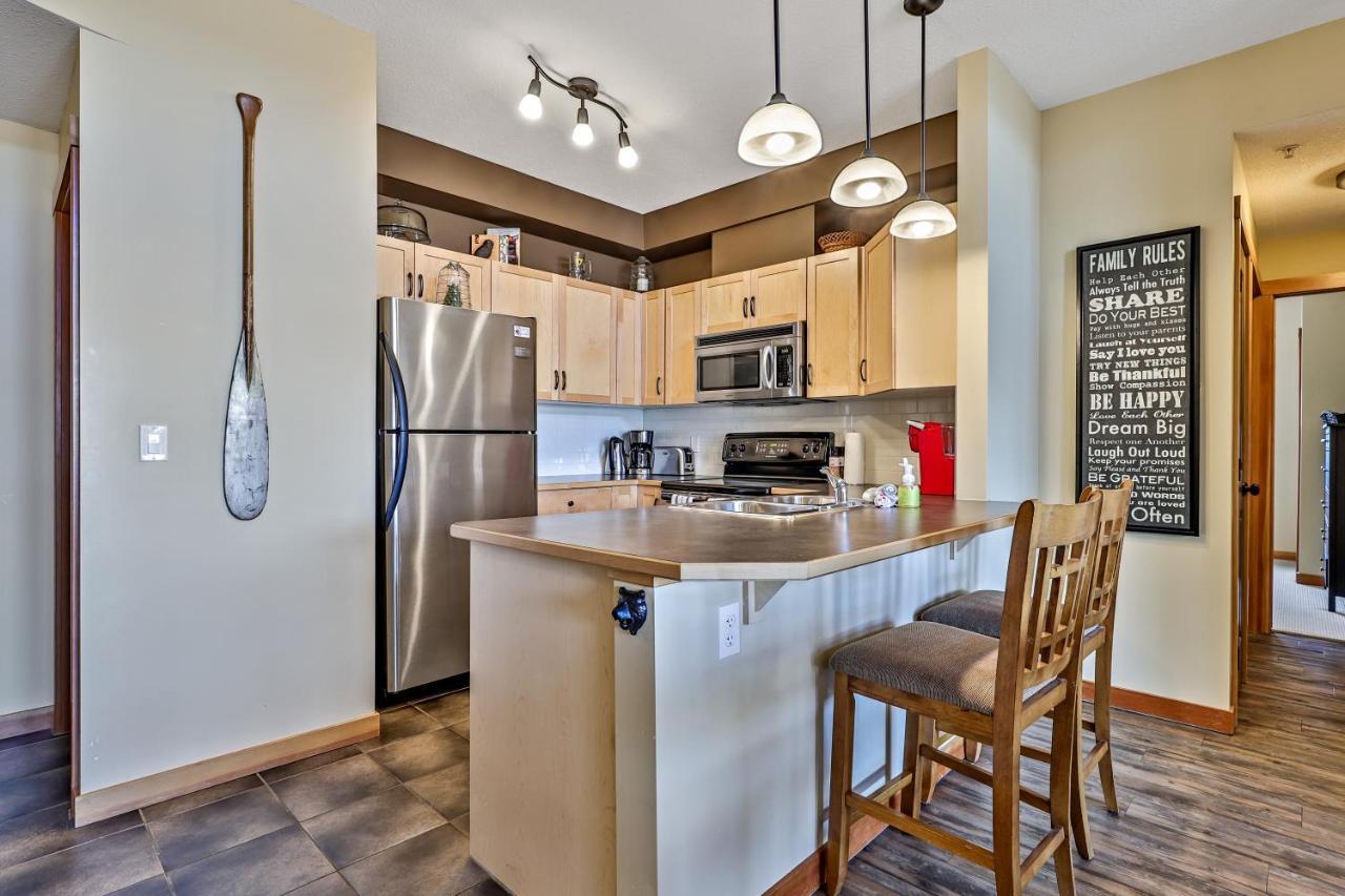Spectacular Mountain View Corner Unit Pool Hot Tub Park Pass Apartamento Canmore Exterior foto