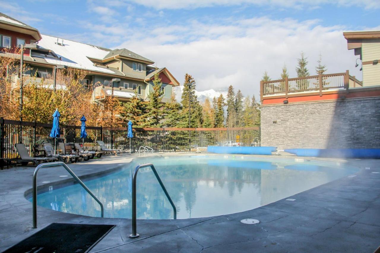 Spectacular Mountain View Corner Unit Pool Hot Tub Park Pass Apartamento Canmore Exterior foto