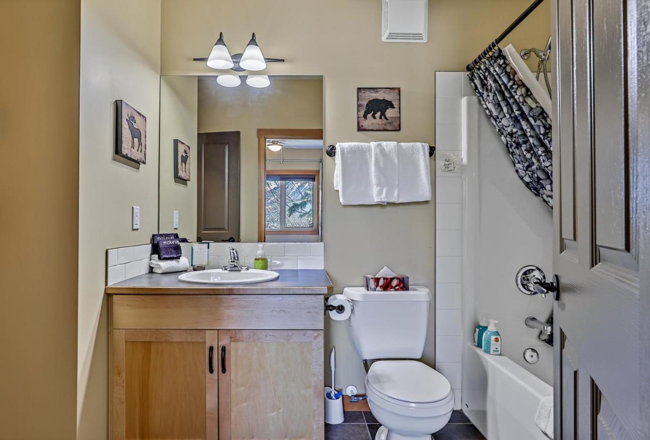 Spectacular Mountain View Corner Unit Pool Hot Tub Park Pass Apartamento Canmore Exterior foto