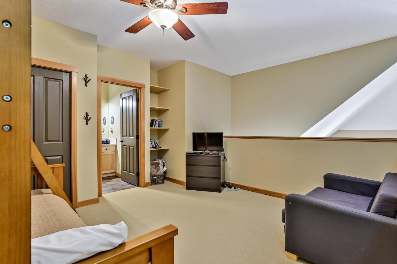 Spectacular Mountain View Corner Unit Pool Hot Tub Park Pass Apartamento Canmore Exterior foto
