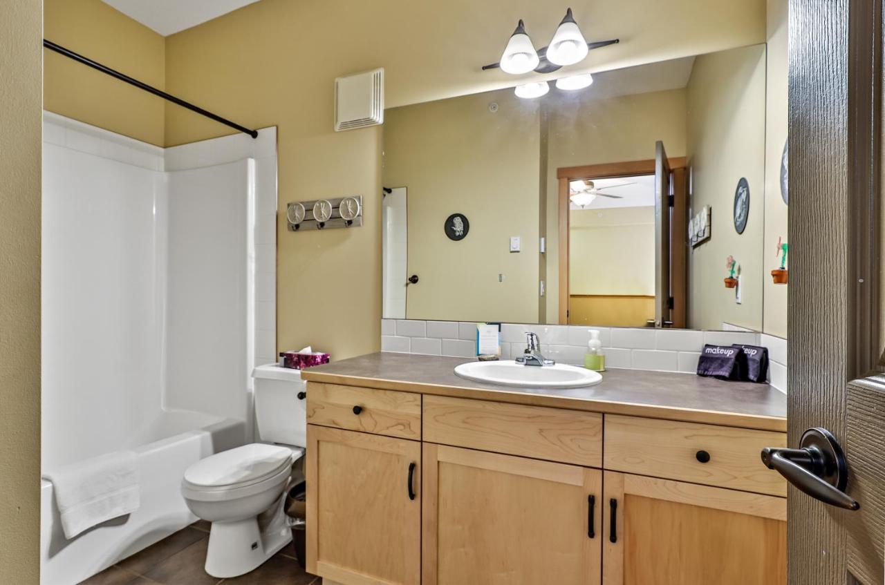 Spectacular Mountain View Corner Unit Pool Hot Tub Park Pass Apartamento Canmore Exterior foto