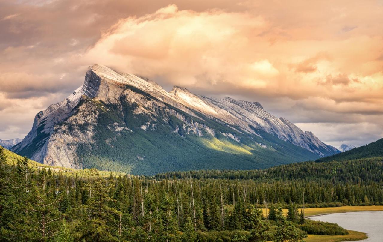 Spectacular Mountain View Corner Unit Pool Hot Tub Park Pass Apartamento Canmore Exterior foto
