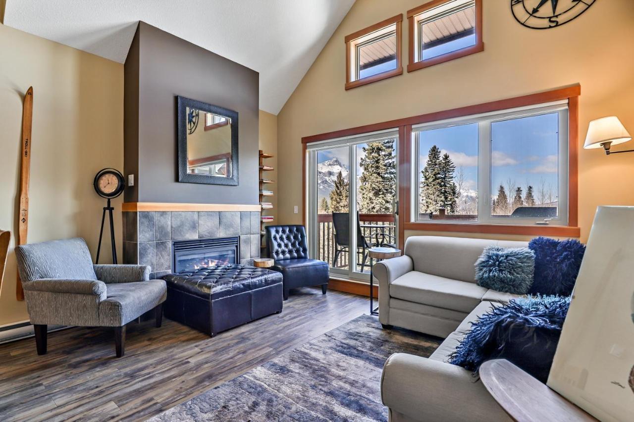 Spectacular Mountain View Corner Unit Pool Hot Tub Park Pass Apartamento Canmore Exterior foto