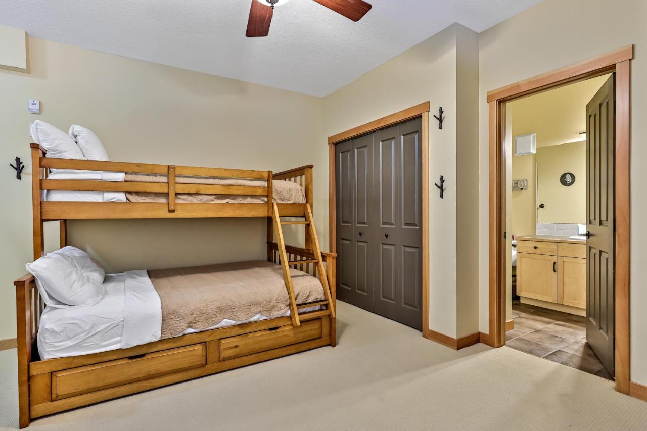 Spectacular Mountain View Corner Unit Pool Hot Tub Park Pass Apartamento Canmore Exterior foto